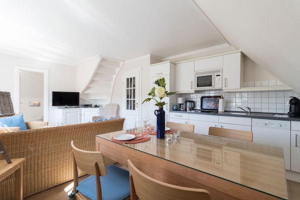 Apartment | Eigene Küche | Kühlschrank, Mikrowelle, Herdplatte, Geschirrspüler