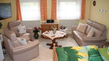 Apartment (Fewo Rabe) | Living room | TV