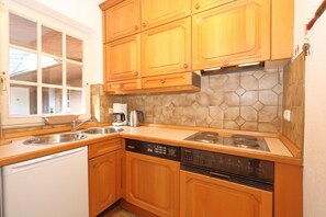 Apartment | Eigene Küche | Kühlschrank, Herdplatte, Geschirrspüler