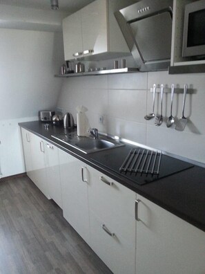 Apartment | Eigene Küche | Herdplatte, Geschirrspüler