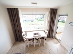 1 bedroom, cribs/infant beds, free WiFi