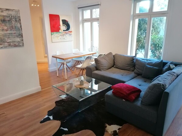 Apartment | Wohnzimmer | Fernseher