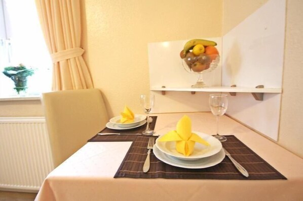 Apartment | Eigene Küche | Kühlschrank