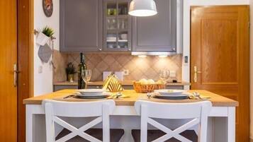 Apartment | Private kitchen | Stovetop, dishwasher