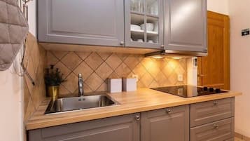 Apartment | Eigene Küche | Herdplatte, Geschirrspüler