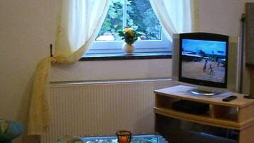 Apartment (Ferienwohnung "Franziska Wünsche", W) | Living room | TV
