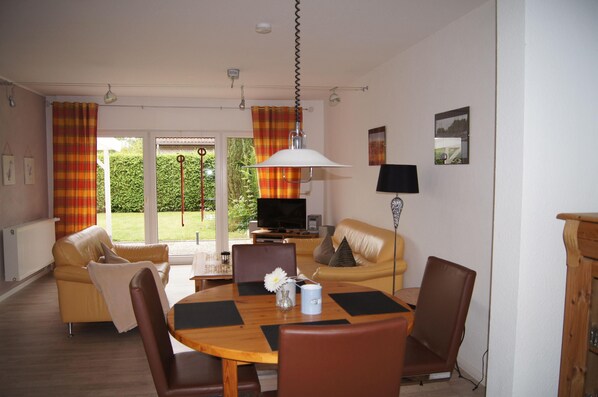 Kühlschrank, Mikrowelle, Herdplatte, Geschirrspüler