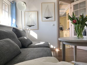 Apartment | Wohnzimmer | Fernseher, Kamin