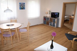 Apartment | Living room | TV - Ferienwohnung Kirchblick a. d. Ostsee - 277 (Hohenkirchen)