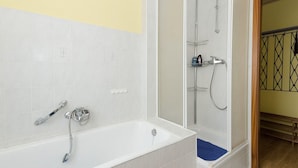 Apartment | Bathroom - Preisgünstige Ferienwohnung in Bergen auf Rügen in Zentraler Ruhiger Lage (Bergen auf Ruegen)