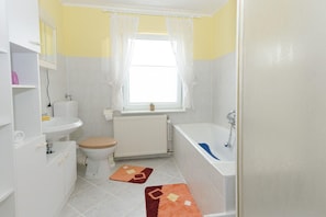 Apartment | Bathroom