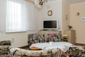 Apartment | Living room | TV