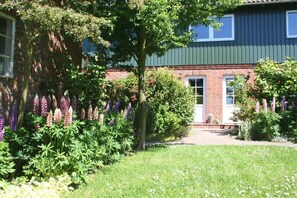 Apartment (Ferienhof Carstensen, Wohnung Leuchtt) | Außenbereich