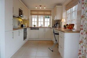 Apartment | Eigene Küche | Kühlschrank, Mikrowelle, Geschirrspüler