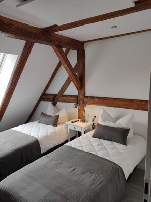 10 Schlafzimmer, Reisekinderbett, WLAN