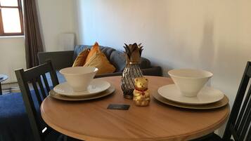 Apartment (2 Bedroom) | In-room dining