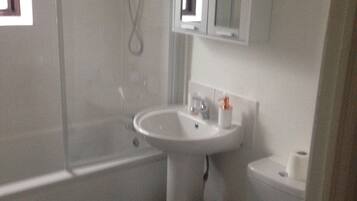 Apartment (2 Bedroom) | Bathroom | Towels, soap