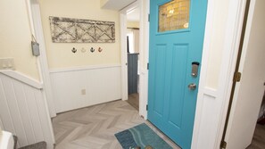 Interior - Walk to Beach, Lighthouse & Historic Corolla, Near Corolla Adventure Park, Pool & Hot Tub (Corolla)