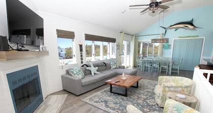 Walk to Beach, Lighthouse & Historic Corolla, Near Corolla Adventure Park, Pool & Hot Tub
