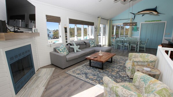 Flachbildfernseher, Kamin, DVD-Player, Stereoanlage