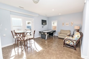 Games room - Moms Dream- Oceanside, Comm Pool, Hot Tub, Yard, CB10, Dads Mercedes (Corolla)