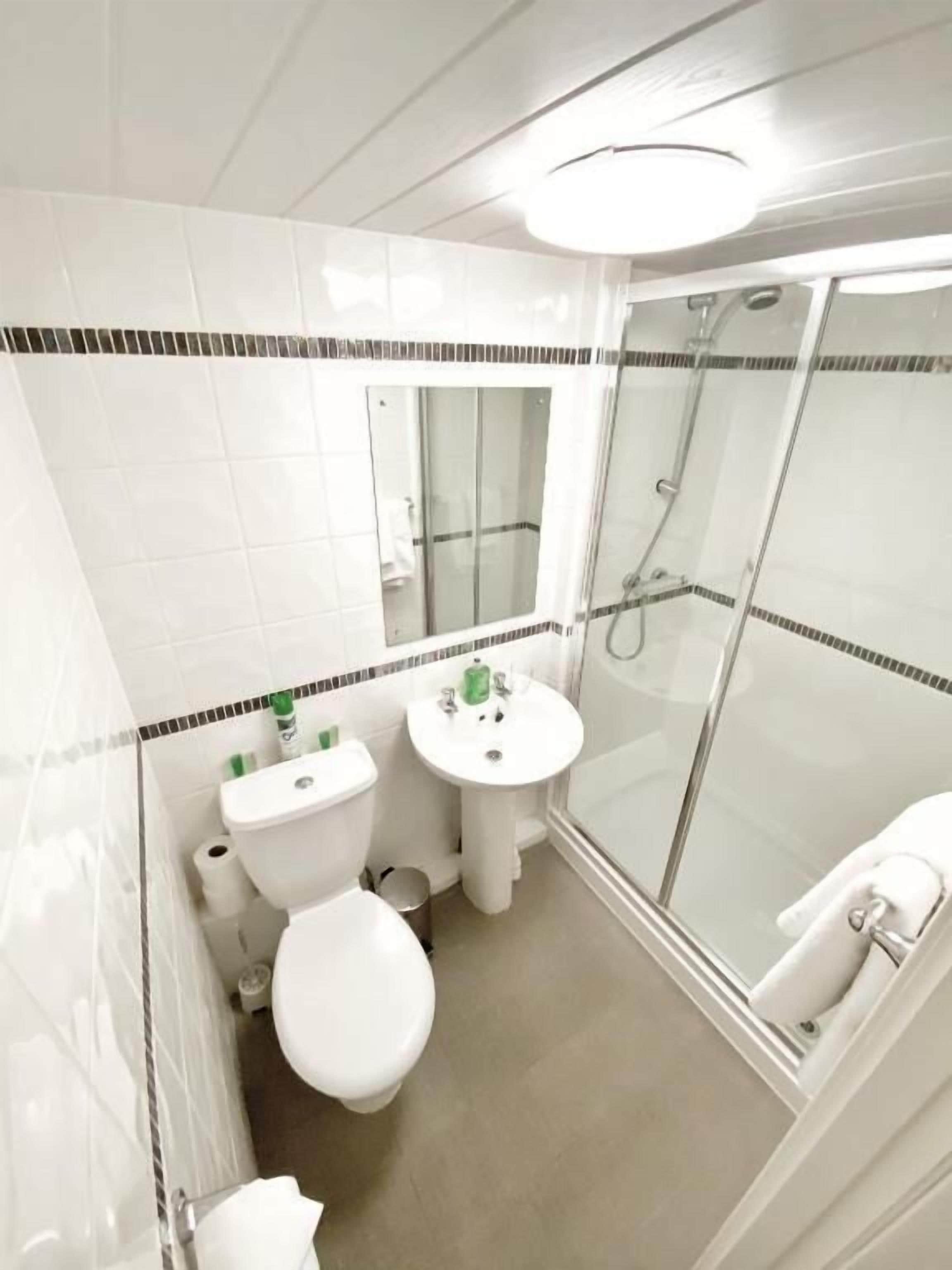 Shower, free toiletries, hair dryer, towels