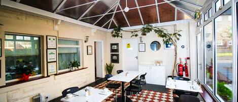 Δωρεάν αγγλικό πρωινό καθημερινά