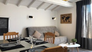 Unclassified image, 5 of 27, button - Le Zen: an air-conditioned house with a pool and a private pool house. (L'Isle-sur-la-Sorgue)
