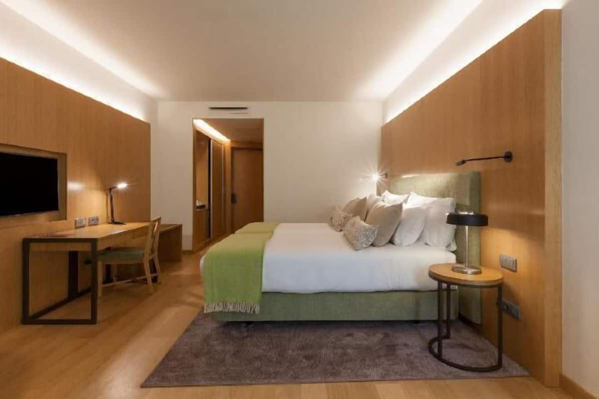 Minibar, in-room safe, desk, blackout drapes