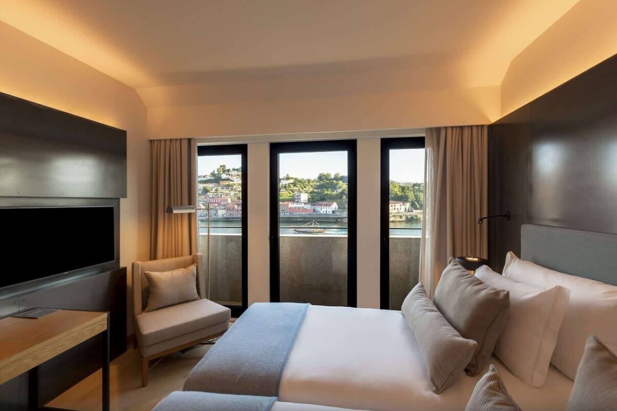 deluxe twin room | 1 bedroom, minibar, in-room safe, desk