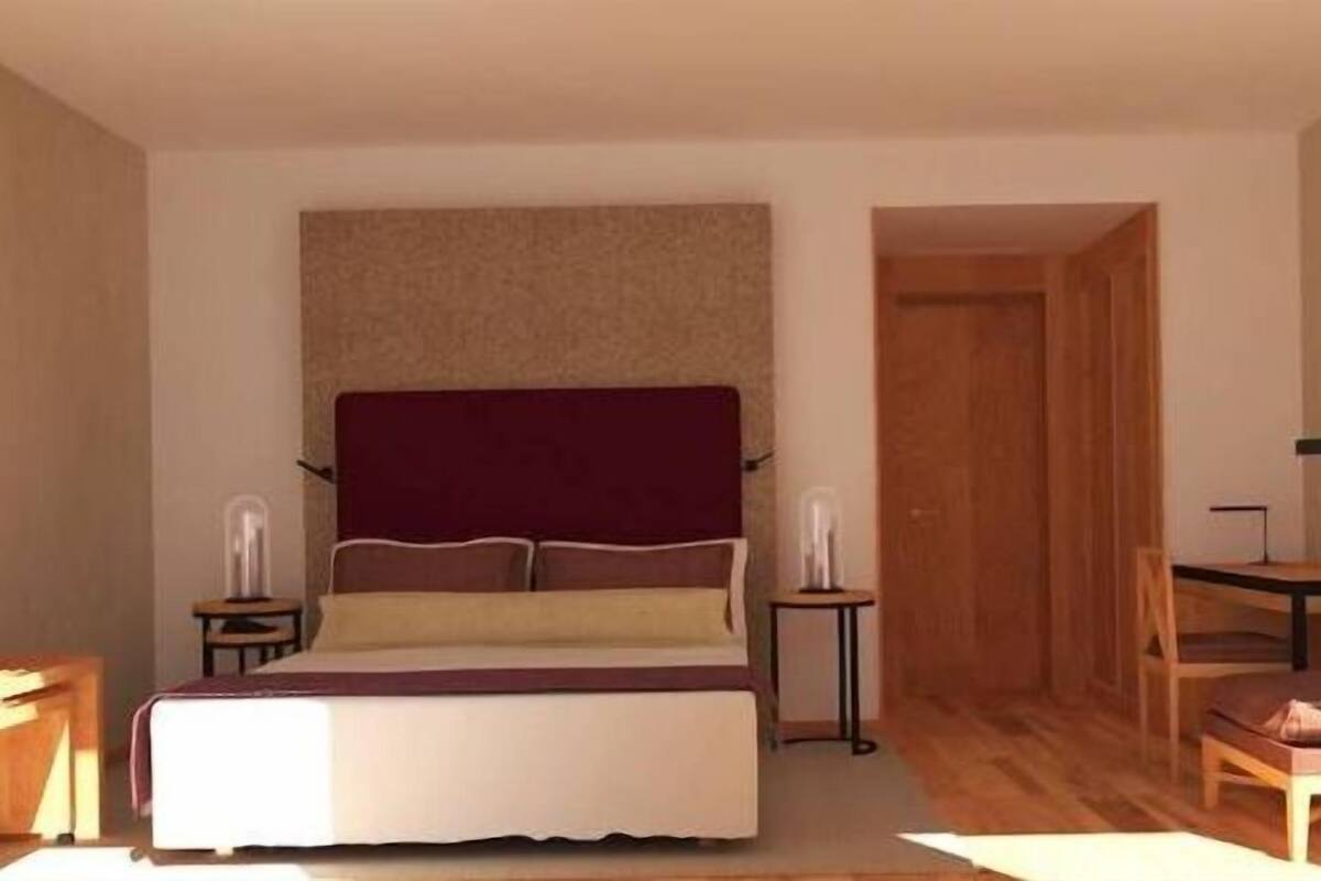 Minibar, caja de seguridad en la habitación y escritorio