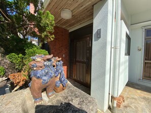 Pintu masuk hartanah