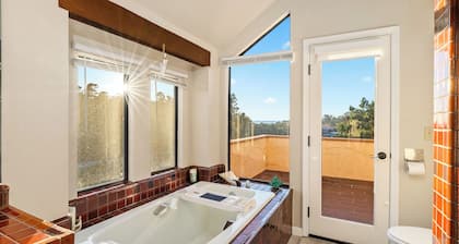 3 Bed/3 Bath Rental Above Downtown Cambria, Fabulous Location!