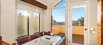 3 Bed/3 Bath Rental Above Downtown Cambria, Fabulous Location!
