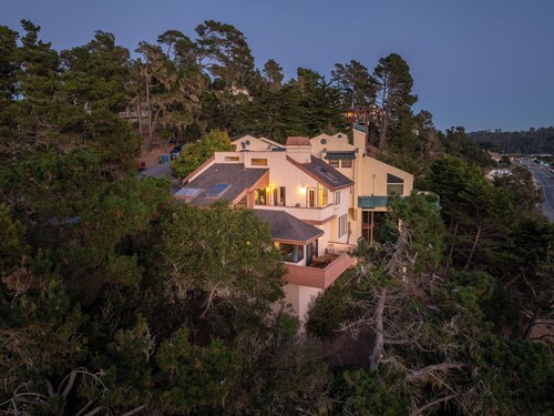 3 Bed/3 Bath Rental Above Downtown Cambria, Fabulous Location!