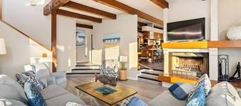 3 Bed/3 Bath Rental Above Downtown Cambria, Fabulous Location!