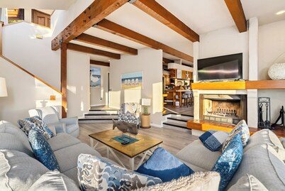 3 Bed/3 Bath Rental Above Downtown Cambria, Fabulous Location!