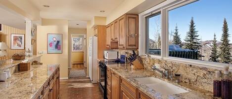 Rumah, 5 kamar tidur | Dapur pribadi | Lemari es, microwave, oven, dan mesin pencuci piring