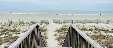House, 6 Bedrooms | Beach