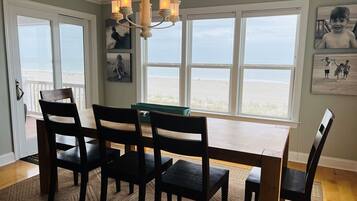 House, 6 Bedrooms | Dining