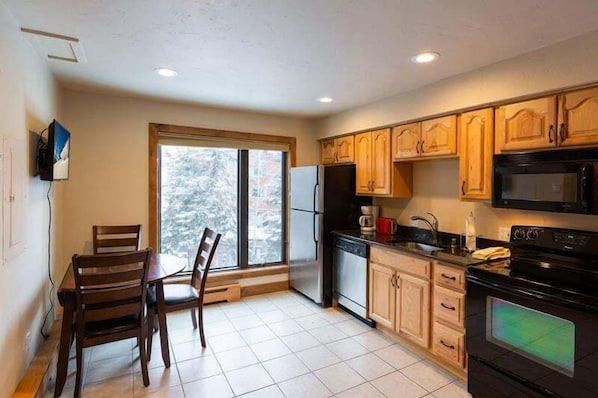 Apartment, 1 Bedroom | Private kitchen