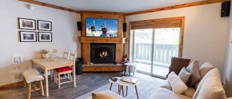 Condo, 2 Bedrooms | Living room