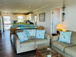 House, 4 Bedrooms | Living area