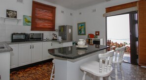 Căn hộ | Bếp riêng | Tủ lạnh, lò vi sóng, ấm điện, dụng cụ nấu nướng/bát dĩa/dao nĩa 