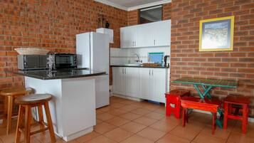 God's Window | Private kitchen | Full-sized fridge, microwave, electric kettle, cookware/dishes/utensils