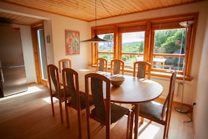 Casa familiar, 4 habitaciones (Black House) | Comedor