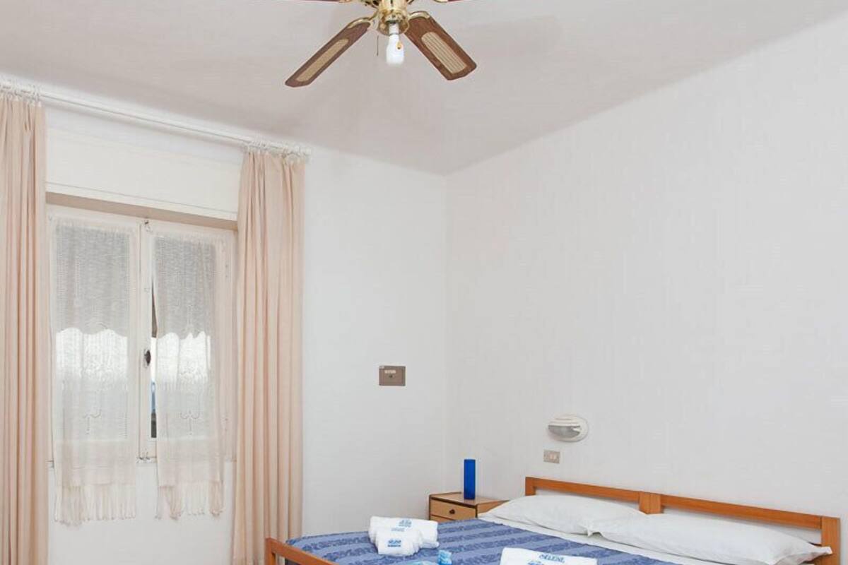 In-room safe, free WiFi, bed sheets