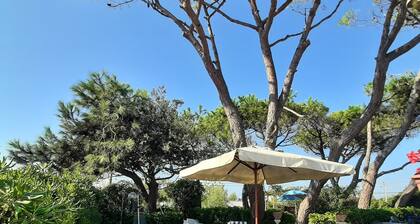 Apartment in Villa Valentini, seafront, Gulf of Gaeta, parking included