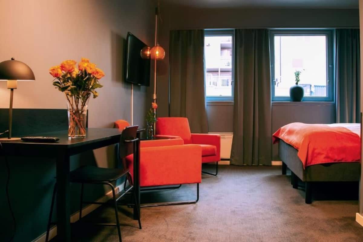 Superior Double Room | 1 bedroom, desk, soundproofing, iron/ironing board