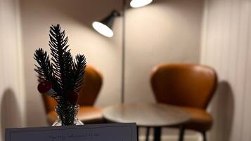 Loft Suite Rom | Escrivaninha, quartos à prova de som, ferros/tábuas de passar roupa